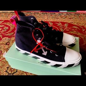 Virgil Abloh OFF WHITE CHUCK STYLE SHORS